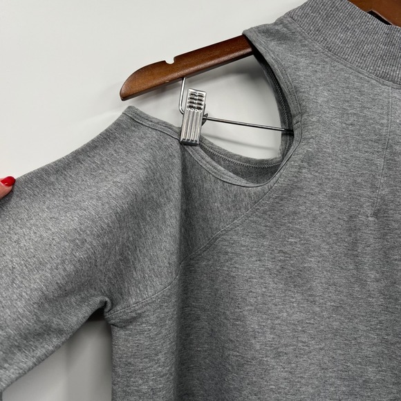 Lululemon Grey Mock Neck Cutout Long Sleeve Sweatshirt‎ Women's Size 12 - Picture 10 of 12